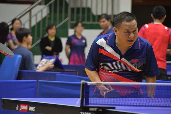 图为suncitygroup太阳成集团经理肖百荣认真备战